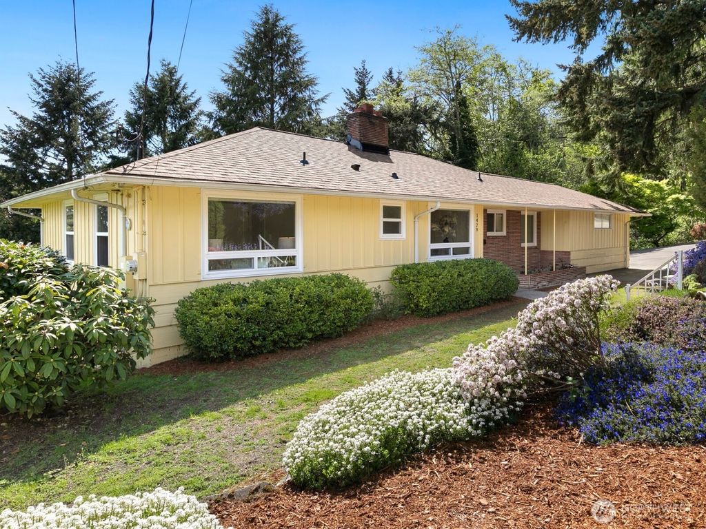Photo of 1429 SW 170th Street, Normandy Park, WA 98166 (MLS # 2515773)