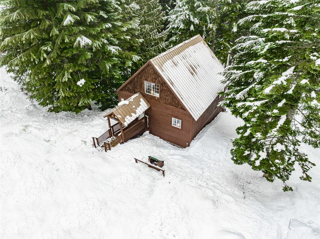 Photo of 170 Cascade Place, Snoqualmie Pass, WA 98068 (MLS # 2187283)