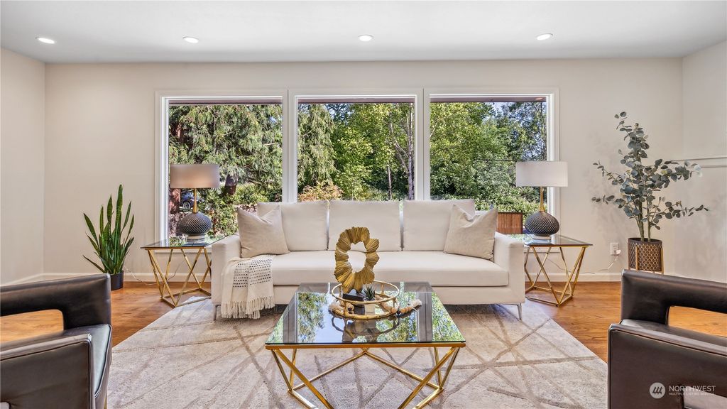 Photo of 9772 SE 41st Street SE, Mercer Island, WA 98040 (MLS # 2071716)