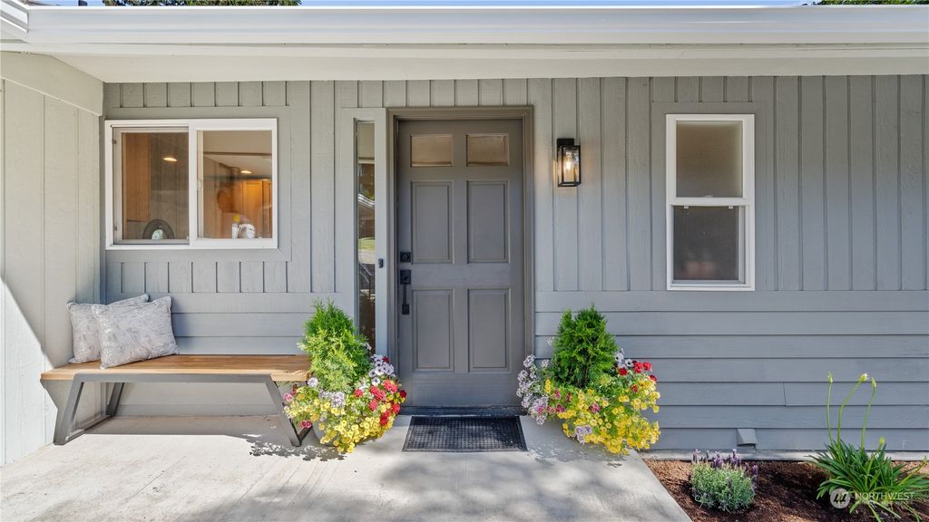 Photo of 9772 SE 41st Street SE, Mercer Island, WA 98040 (MLS # 2071716)