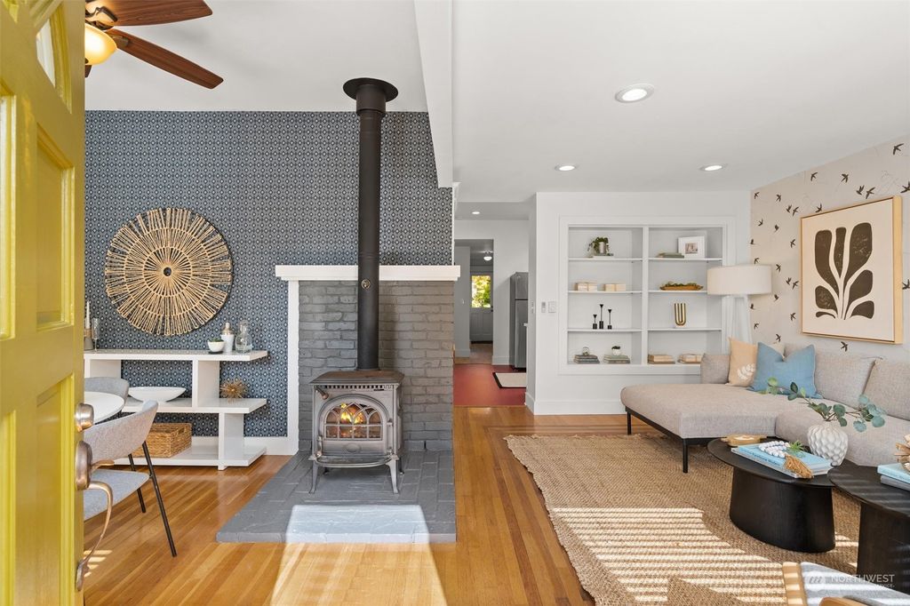 Photo of 608 NW 62nd Street, Seattle, WA 98107 (MLS # 2297965)