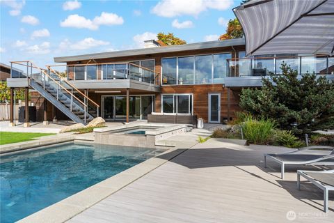 9135 NE 19th St Clyde Hill WA 98004