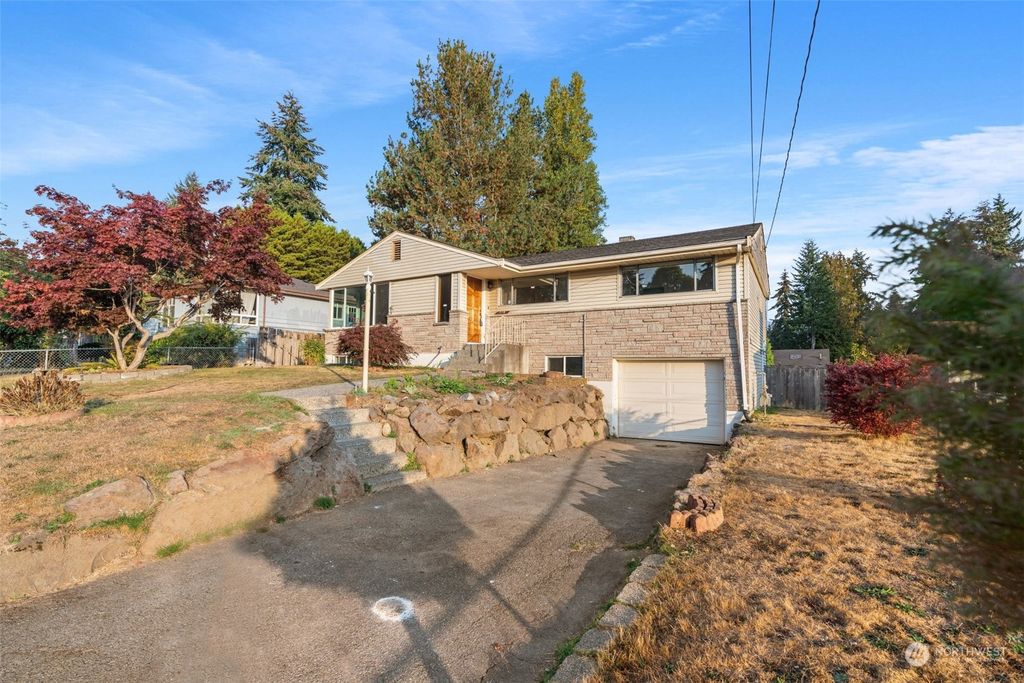 Photo of 316 NE 193rd Street, Shoreline, WA 98155 (MLS # 1994413)