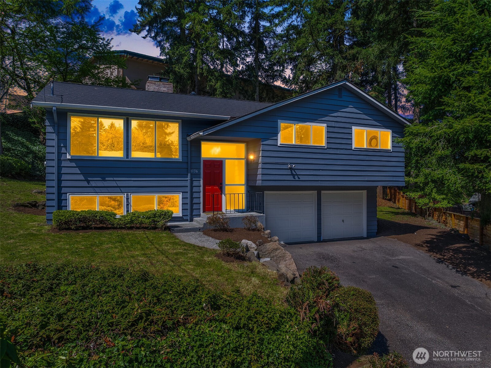 1136 N 146th Place