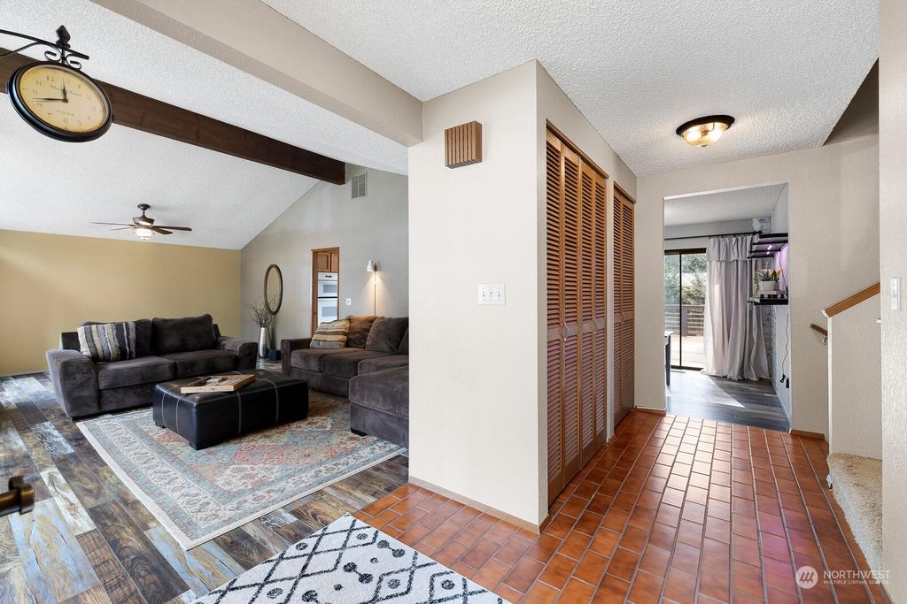Photo of 15007 SE 139th Place, Renton, WA 98059 (MLS # 2045370)