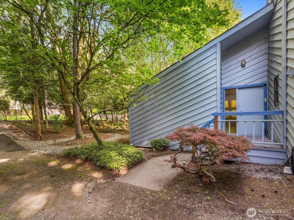 Photo of 10404 116th Avenue NE, Kirkland, WA 98036 (MLS # 2379891)