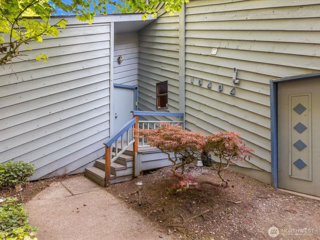 Photo of 10404 116th Avenue NE, Kirkland, WA 98036 (MLS # 2379891)