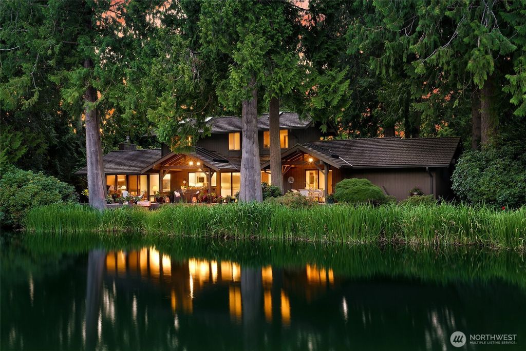 Photo of 3002 Sahalee Drive W, Sammamish, WA 98074 (MLS # 2333937)
