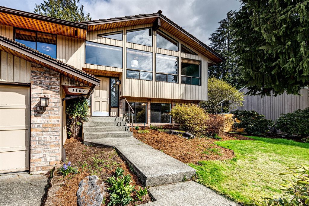 Photo of 3307 102nd Place SE, Everett, WA 98208 (MLS # 2054158)