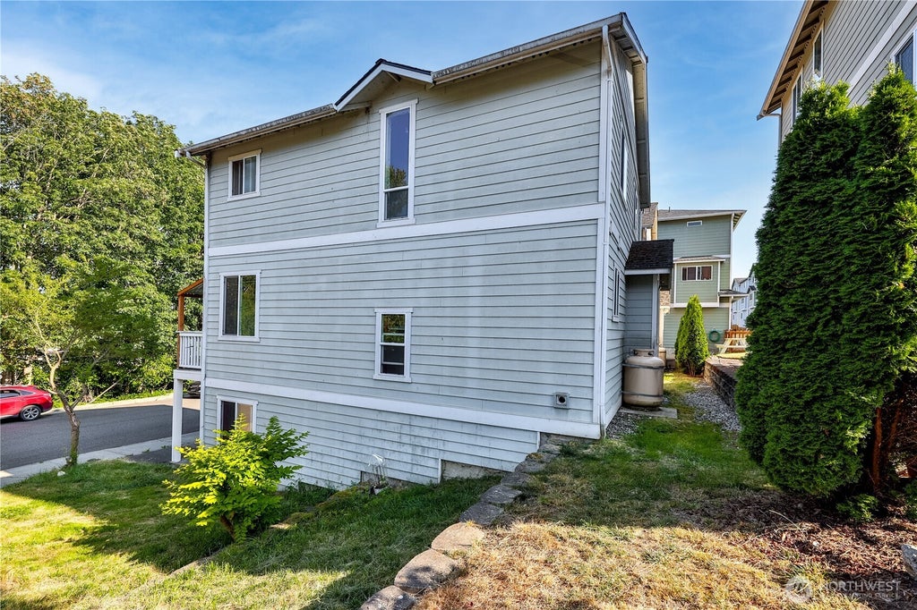 Photo of 1102 Chestnut Street, Everett, WA 98201 (MLS # 2555595)