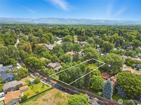 Photo of 827 Hobson Street, Walla Walla, WA 99362 (MLS # 2541240)