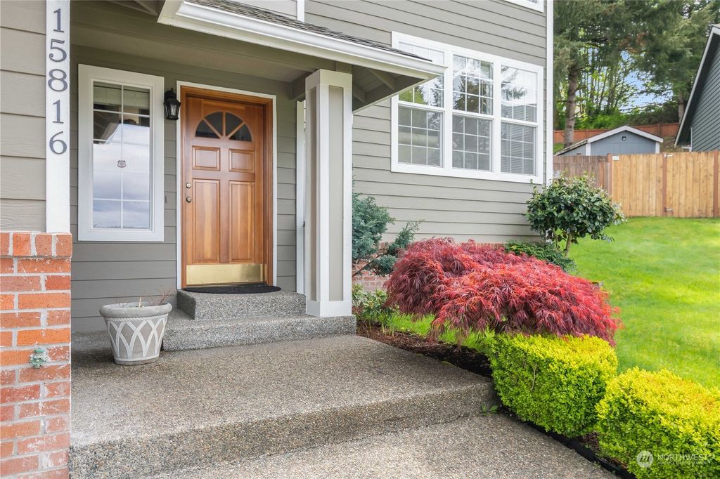 Photo of 15816 140th Court SE, Renton, WA 98058 (MLS # 2016935)