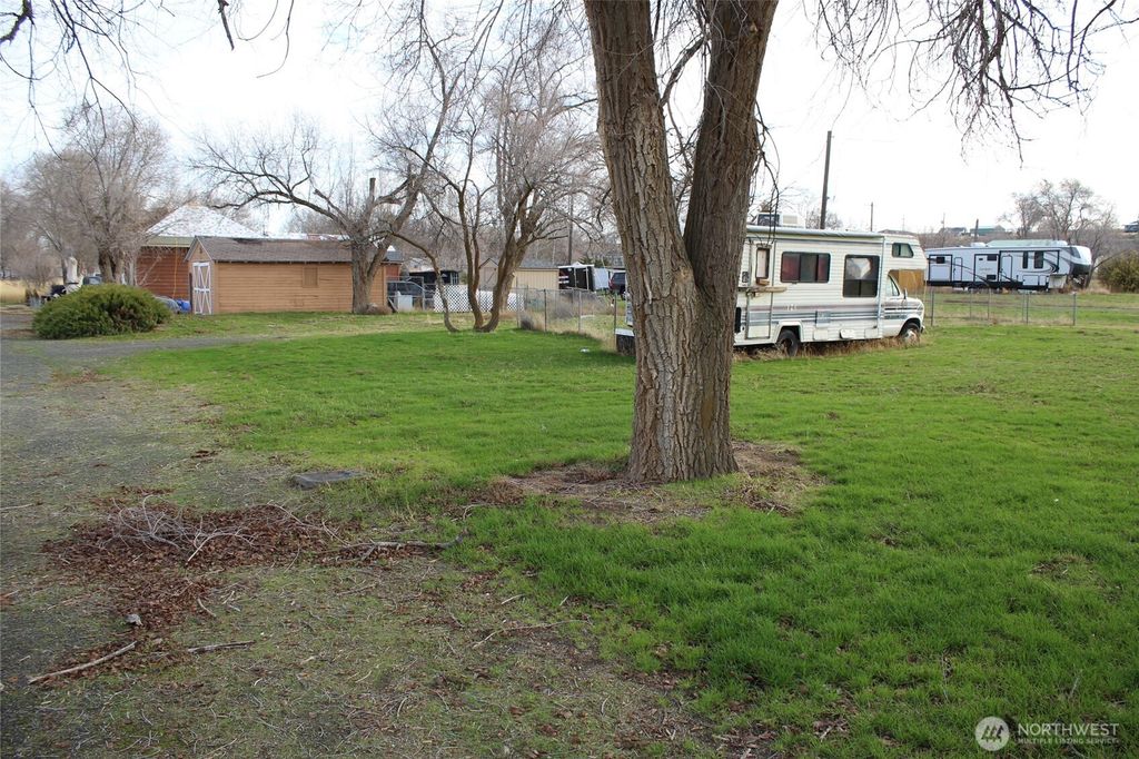 Photo of 313 E Main St, Lind, WA 99341 (MLS # 2457310)