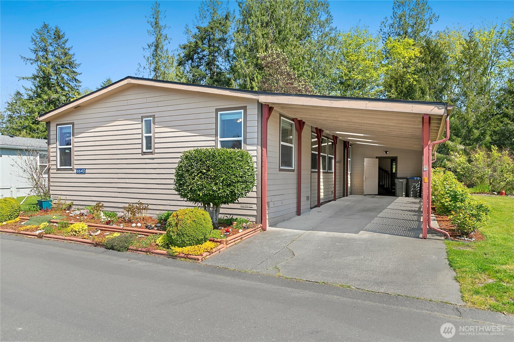 6640 Aquarius Lane
