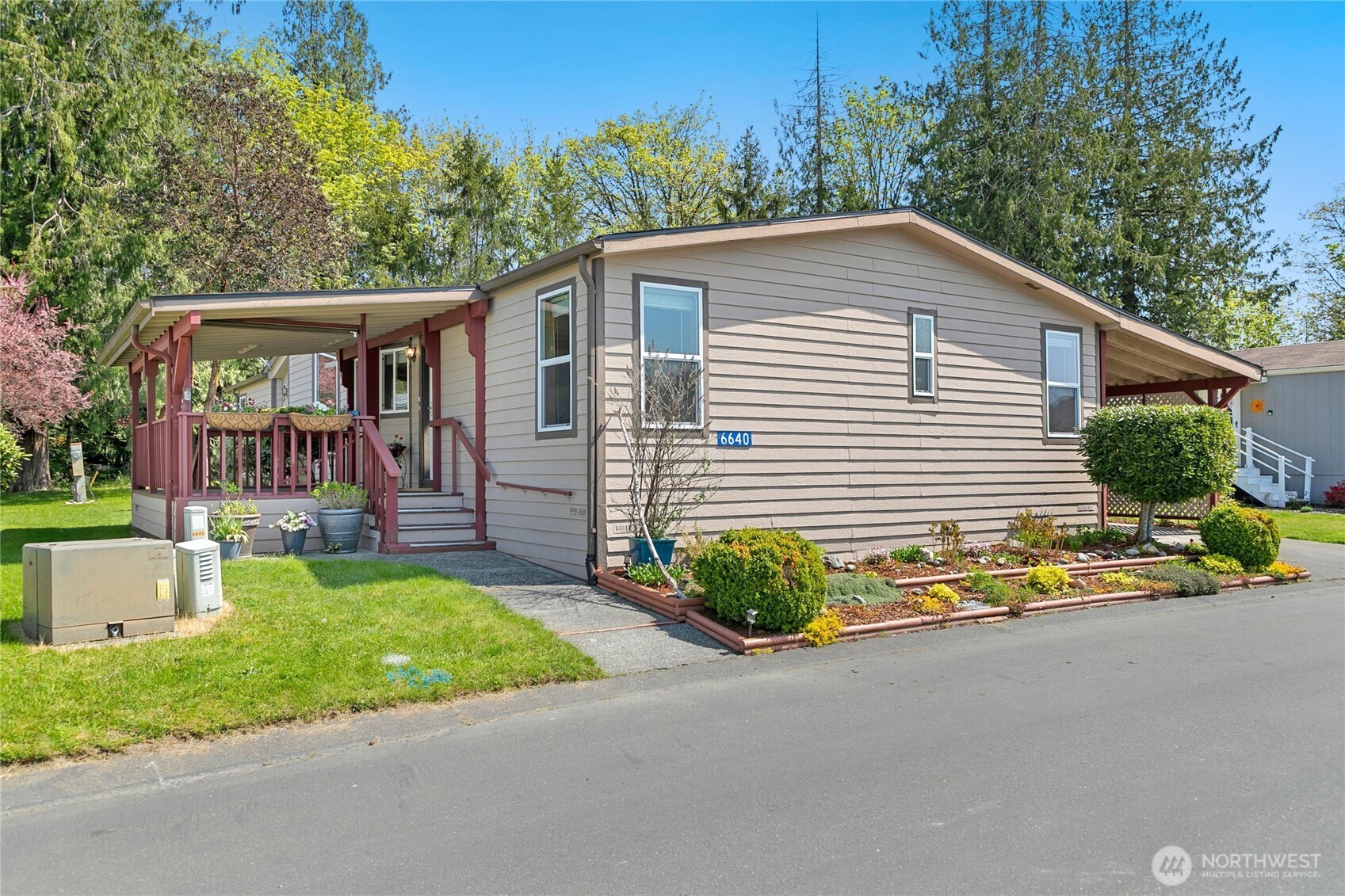 6640 Aquarius Lane