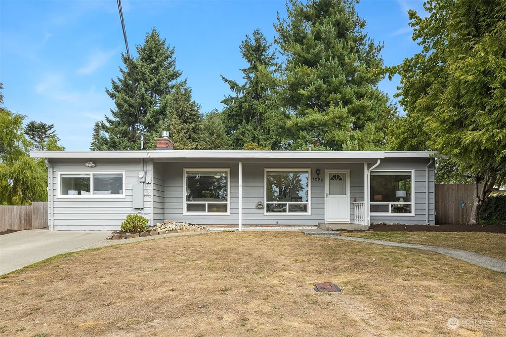 Photo of 1206 S 315th Street, Federal Way, WA 98003 (MLS # 2161894)