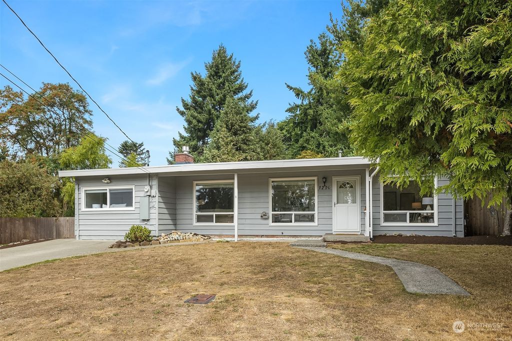 Photo of 1206 S 315th Street, Federal Way, WA 98003 (MLS # 2161894)
