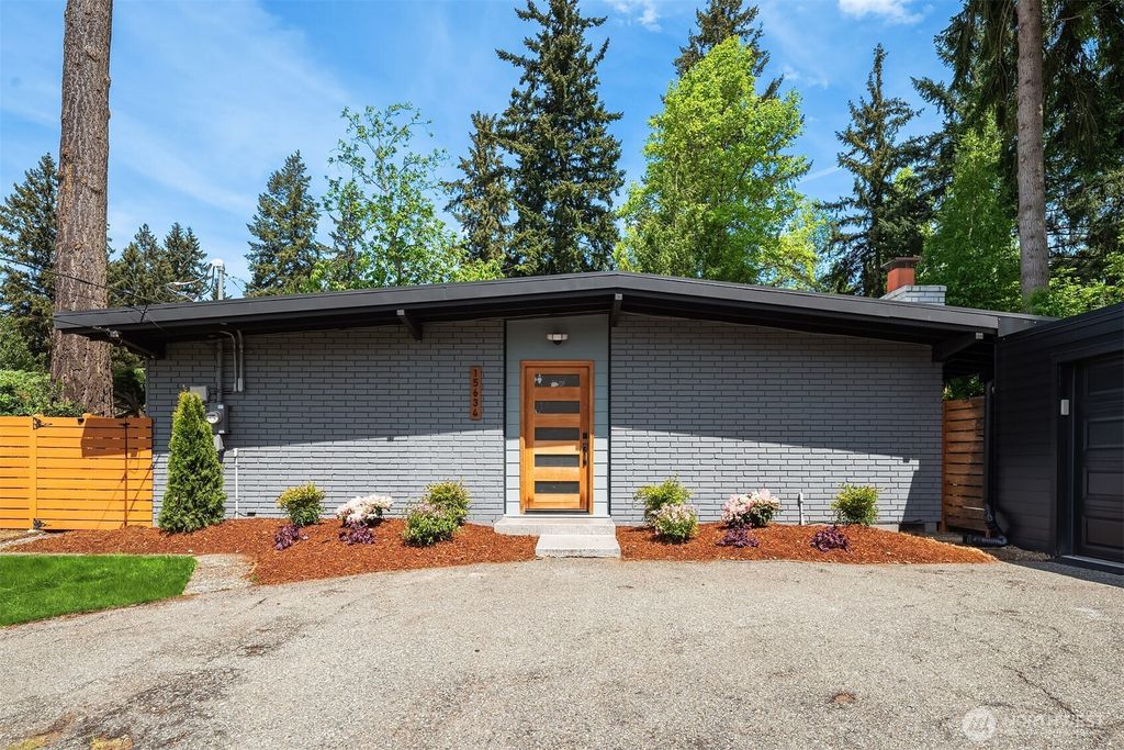 Photo of 15634 SE 8th Street, Bellevue, WA 98008 (MLS # 2523062)