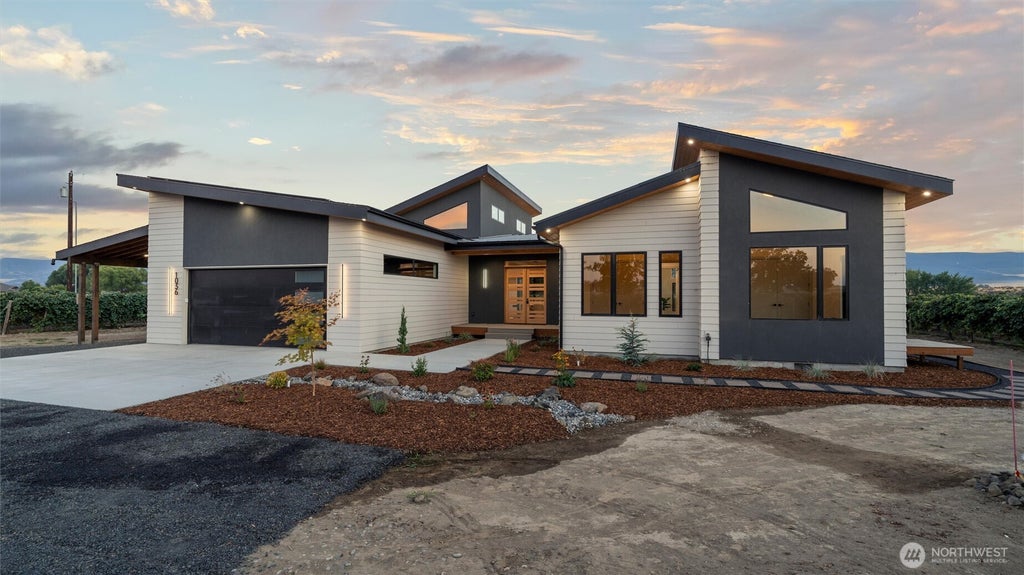 Photo of 1036 Lower County Line Road, Prosser, WA 99350 (MLS # 2568120)