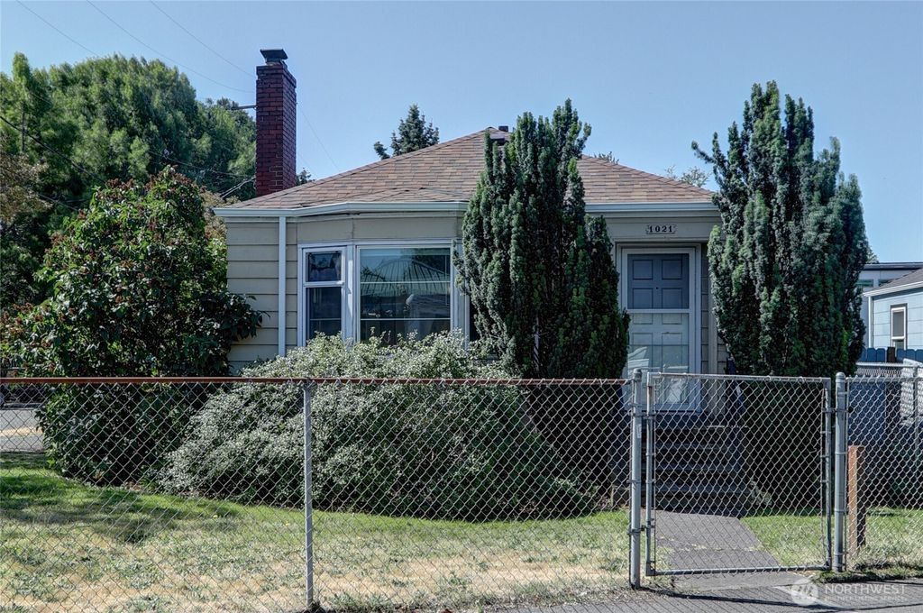 Photo of 1021 S Bailey Street, Seattle, WA 98108 (MLS # 2390454)