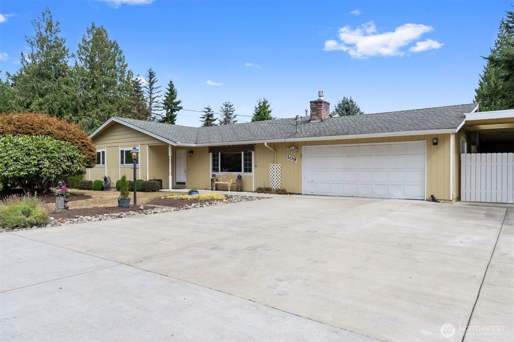 Photo of 109 W Rivmont Drive, Monroe, WA 98272 (MLS # 2423077)