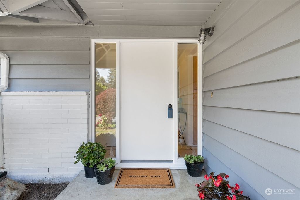 Photo of 16414 SE 35th Street, Bellevue, WA 98008 (MLS # 2075747)