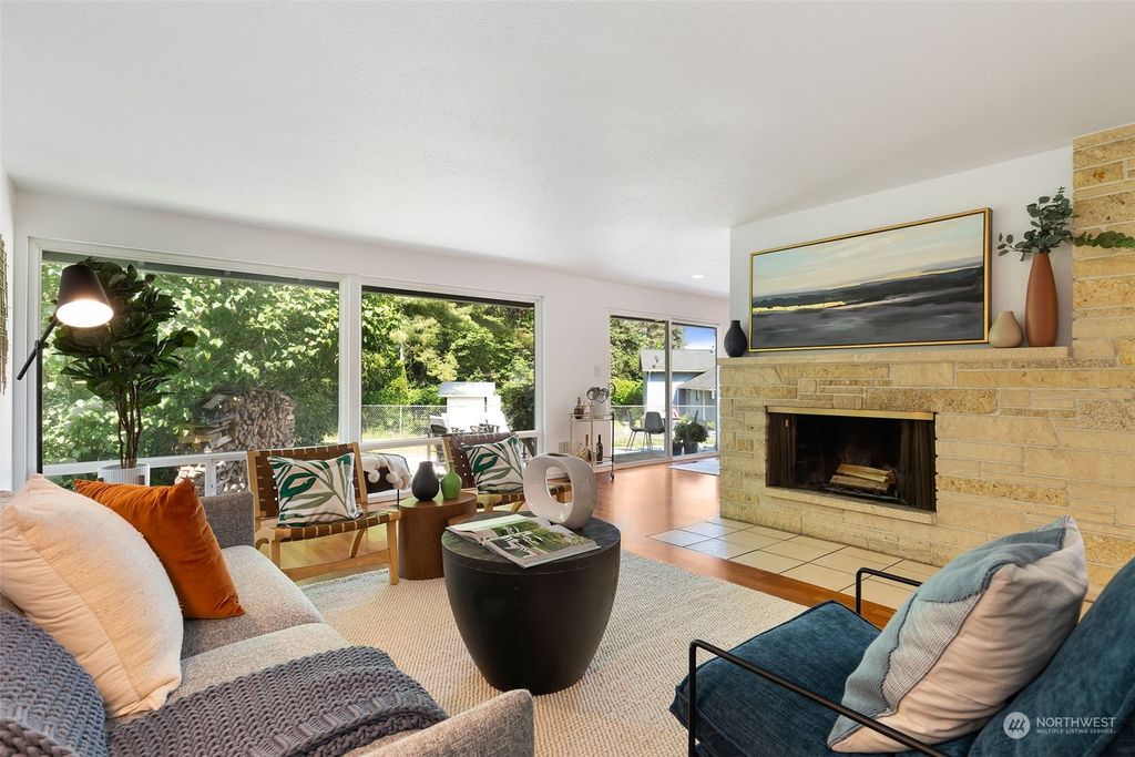 Photo of 16414 SE 35th Street, Bellevue, WA 98008 (MLS # 2075747)