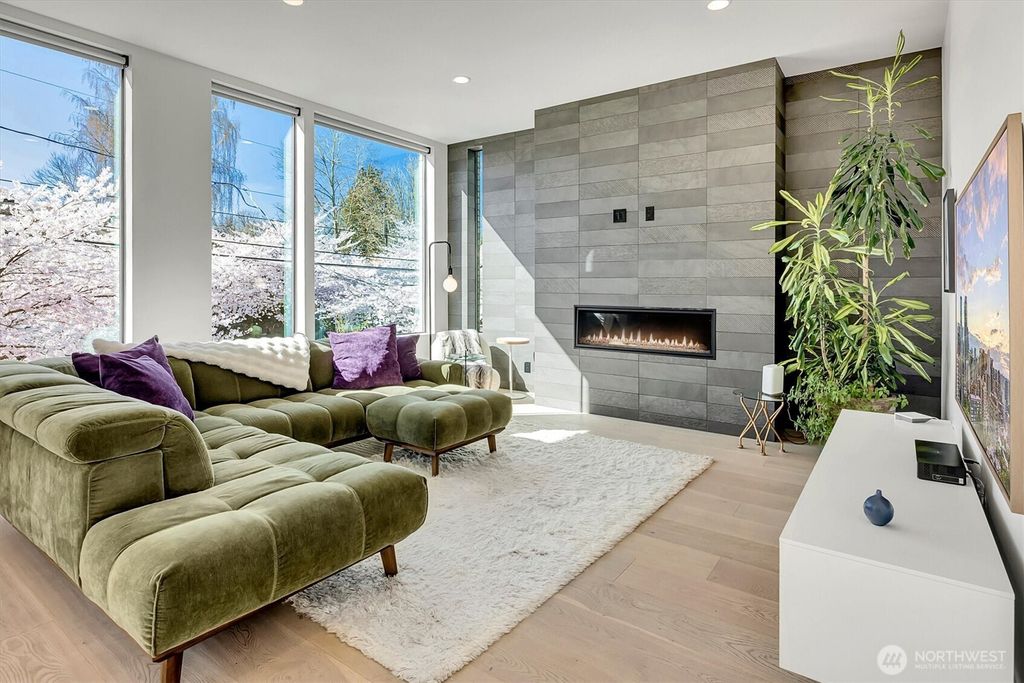 Photo of 2660 9th Avenue W, Seattle, WA 98119 (MLS # 2500115)