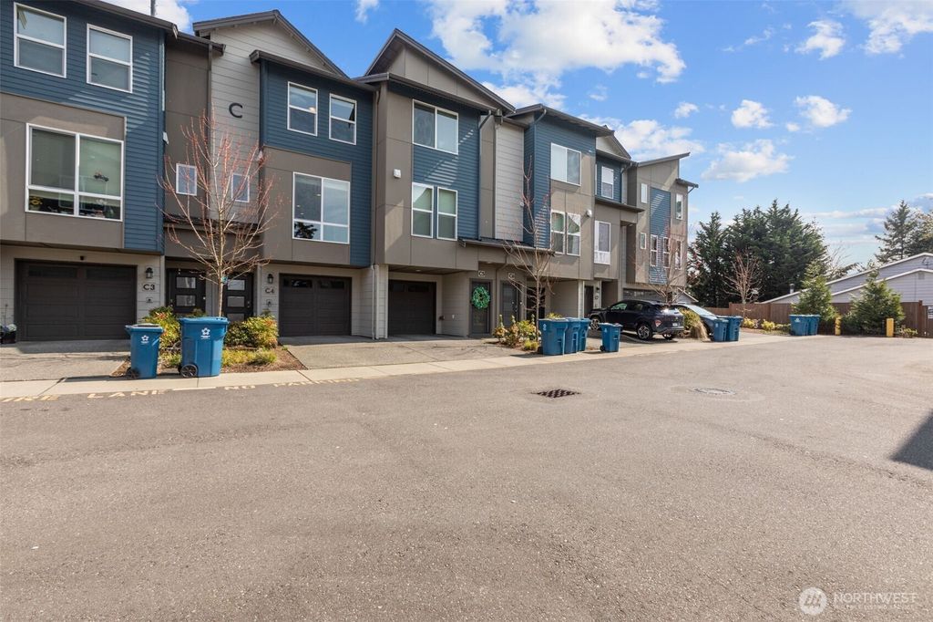 Photo of 15113 40th Avenue W #C4, Lynnwood, WA 98087 (MLS # 2417641)