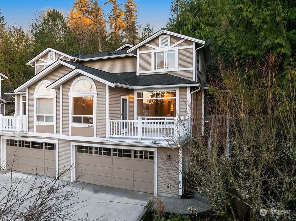 Photo of 1616 E Lake Sammamish Place SE, Sammamish, WA 98075 (MLS # 2204696)