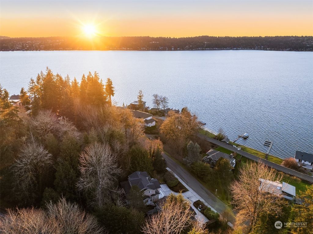 Photo of 1616 E Lake Sammamish Place SE, Sammamish, WA 98075 (MLS # 2204696)