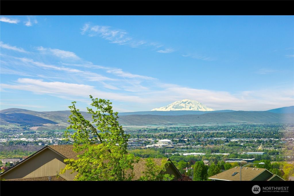 Photo of 5600 Sycamore Drive, Yakima, WA 98902 (MLS # 2516422)