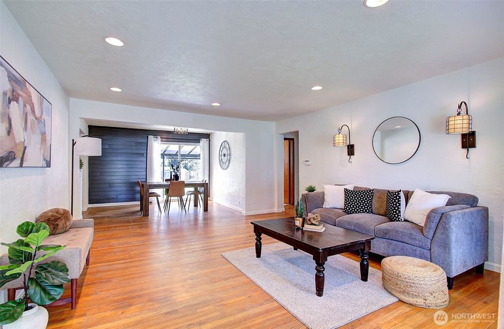 Photo of 964 G Street, Washougal, WA 98671 (MLS # 2505587)