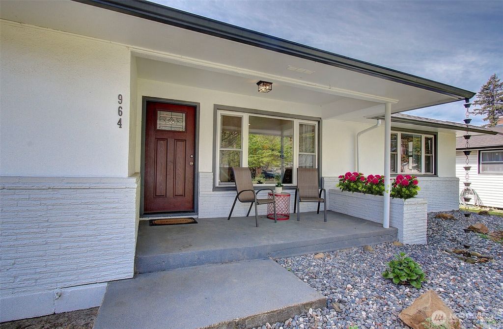 Photo of 964 G Street, Washougal, WA 98671 (MLS # 2505587)