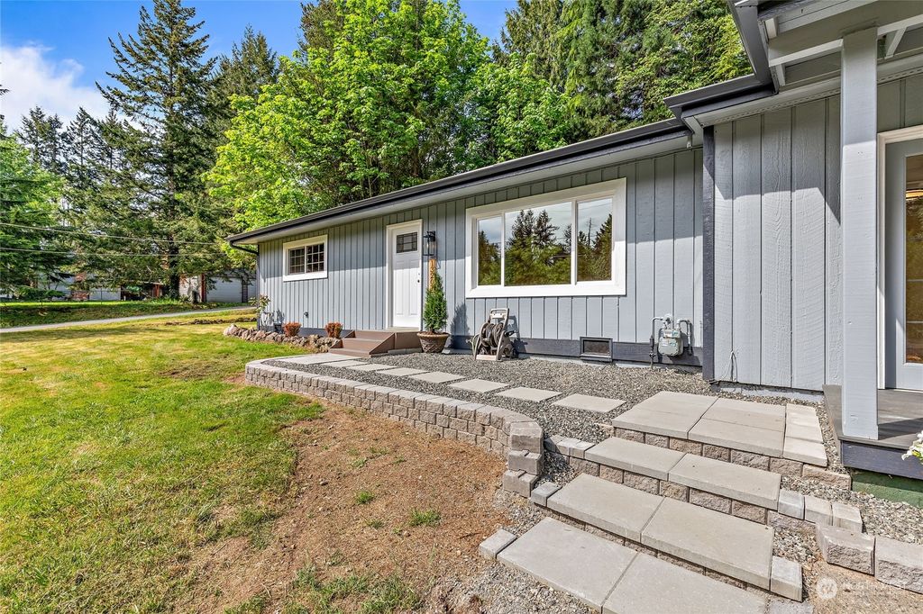 Photo of 13207 178th Avenue SE, Renton, WA 98059 (MLS # 2074998)