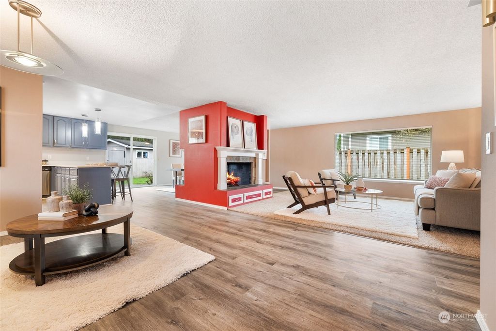 Photo of 935 S 240th Place, Des Moines, WA 98198 (MLS # 2204937)