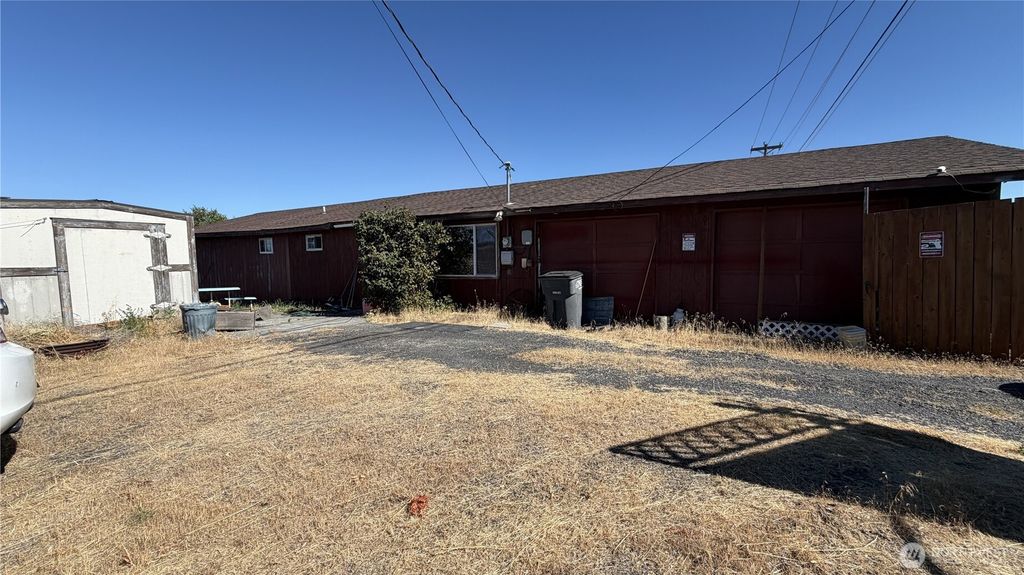 Photo of 2745 NE Westshore Dr DR, Moses Lake, WA 98837 (MLS # 2553458)