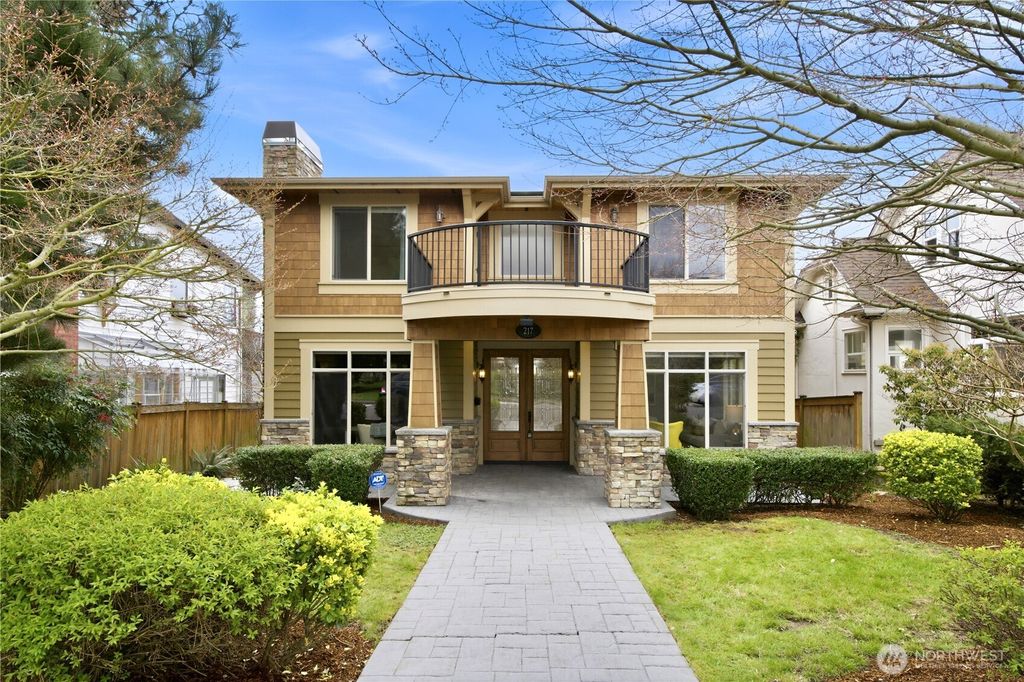 Photo of 217 7th Avenue W, Kirkland, WA 98033 (MLS # 2484100)