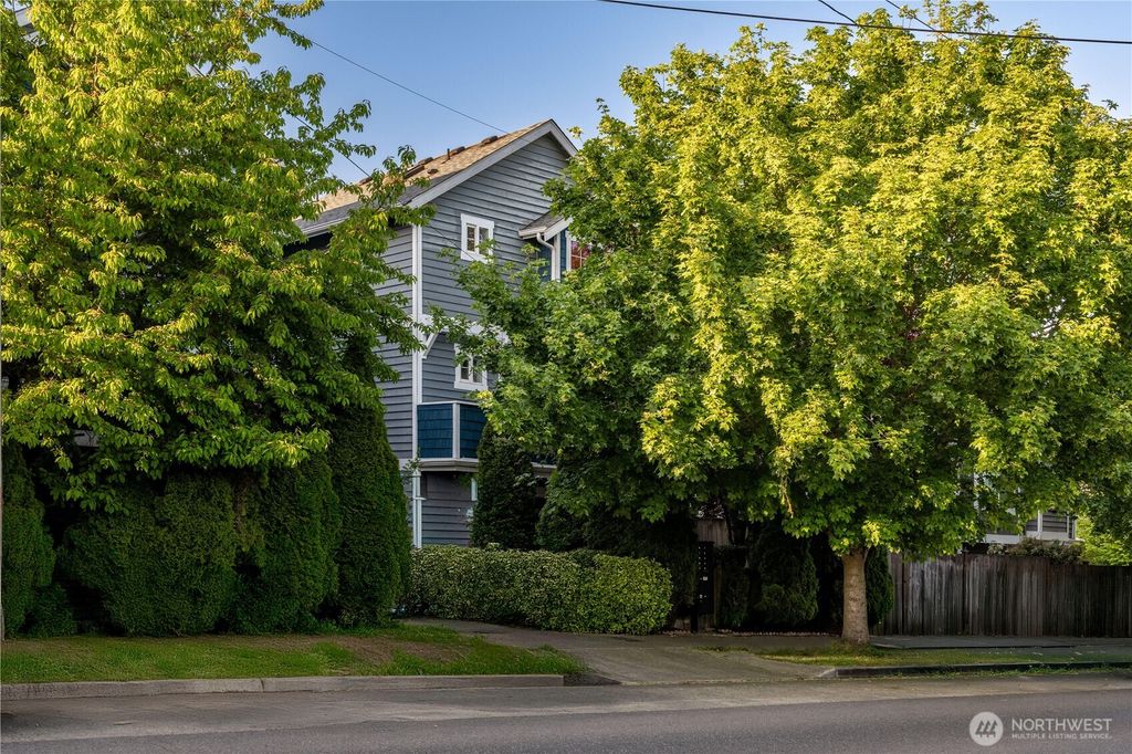 Photo of 908 NW 85th Street, Seattle, WA 98117 (MLS # 2519200)