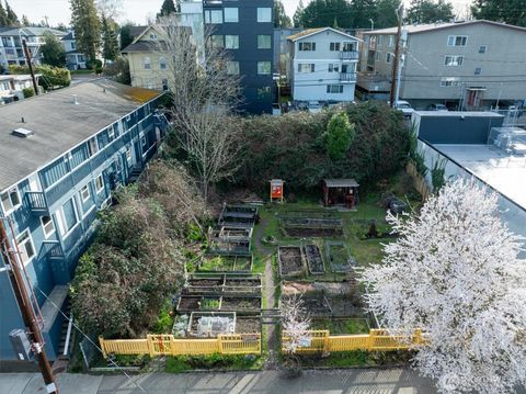 5520 University Way NE Seattle WA 98105