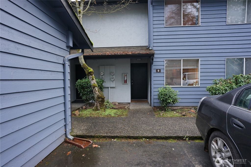 Photo of 280 Newport Way NW #B9, Issaquah, WA 98027 (MLS # 2388654)