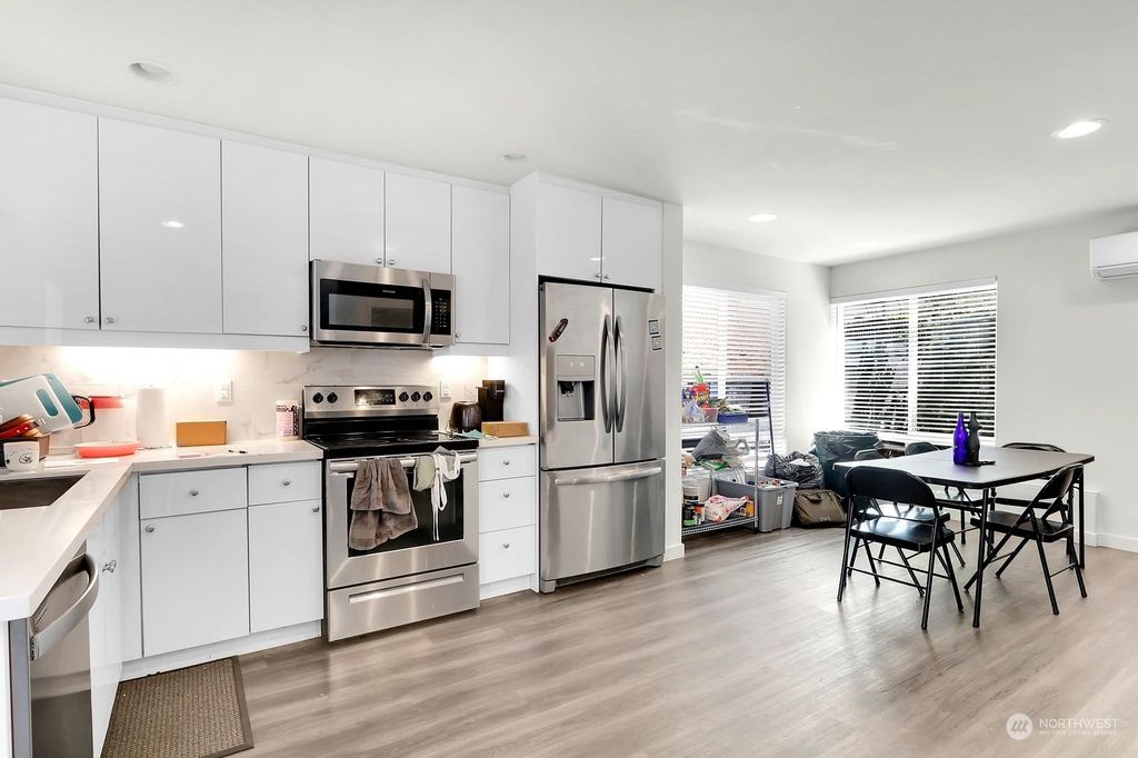 Photo of 5224 B Brooklyn Avenue NE, Seattle, WA 98105 (MLS # 2265604)
