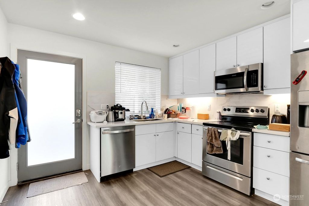 Photo of 5224 B Brooklyn Avenue NE, Seattle, WA 98105 (MLS # 2265604)