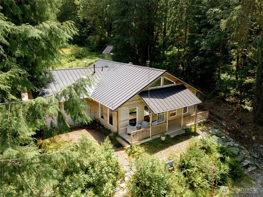 Photo of 63292 W Ross Place, Marblemount, WA 98267 (MLS # 2552467)