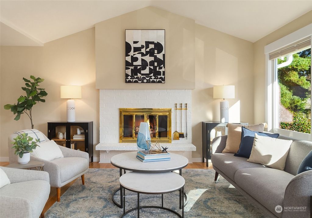 Photo of 2461 78th Avenue NE, Medina, WA 98039 (MLS # 2325314)