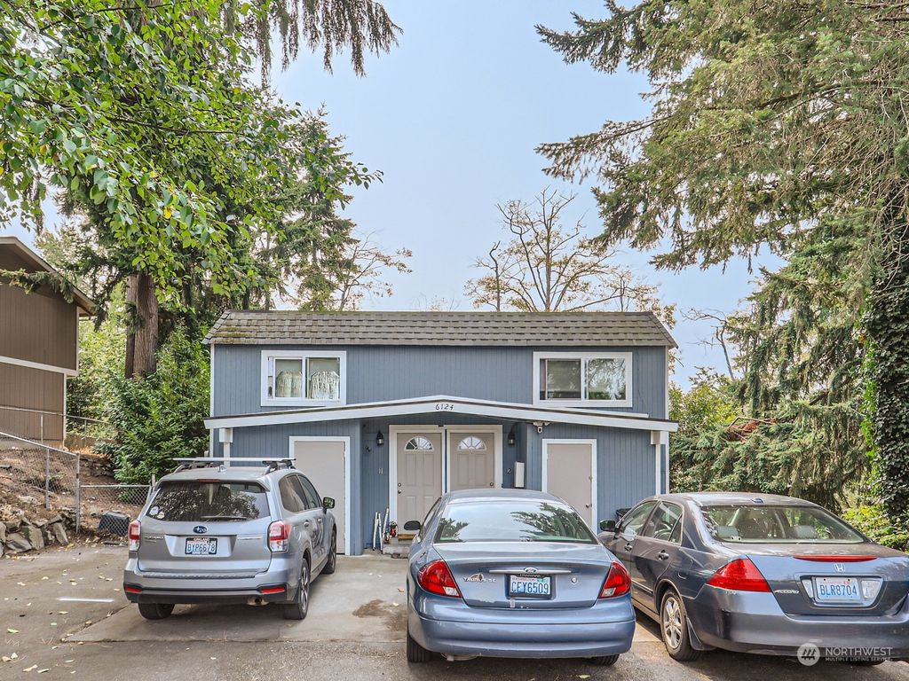 Photo of 6124 Kenwood Drive, Everett, WA 98203 (MLS # 2160388)