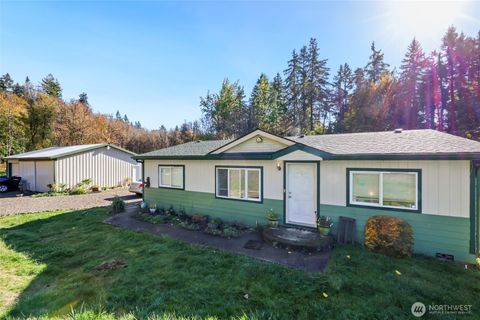 Photo of 208 W Orchard Street St, Oakville, WA 98568 (MLS # 2447475)