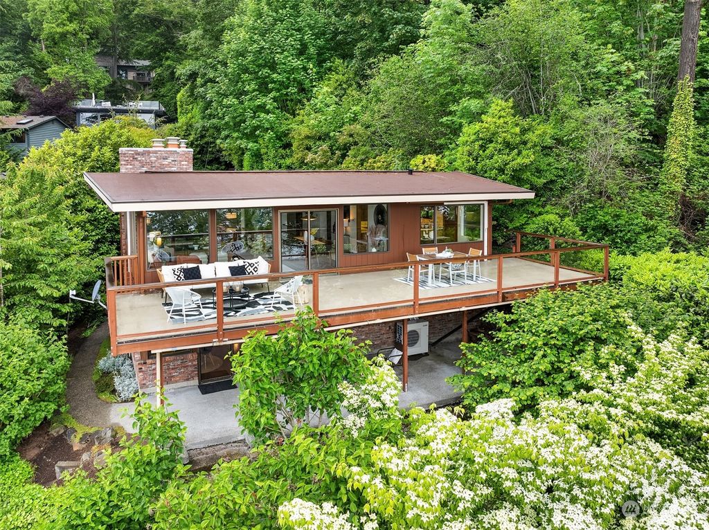 Photo of 13740 42nd Avenue NE, Seattle, WA 98125 (MLS # 2243918)