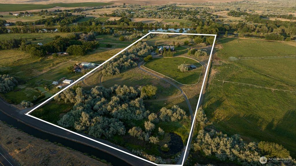 Photo of 90705 N Yakima River Drive, West Richland, WA 99353 (MLS # 2493441)