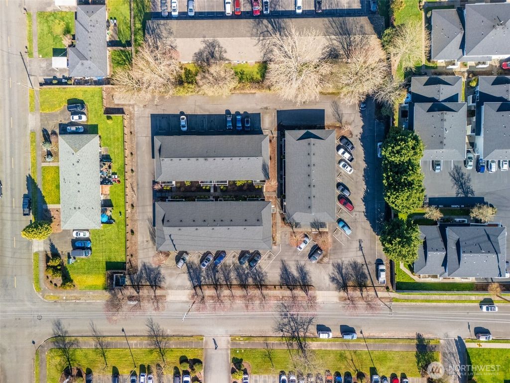 Photo of 921 12th Avenue SE, Puyallup, WA 98372 (MLS # 2496178)